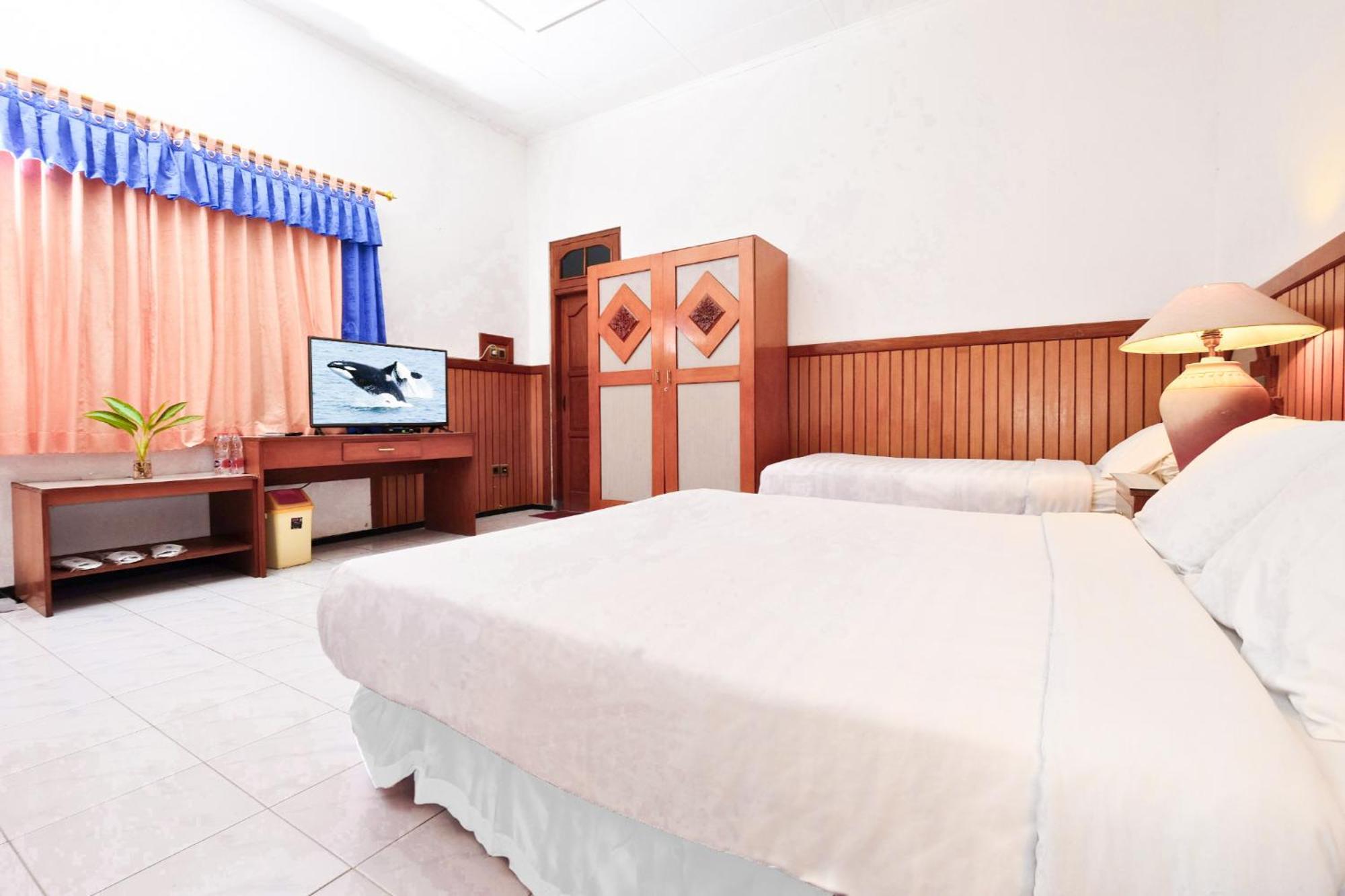 Berlian Abadi Hotel By Sinergi Баньюванги Экстерьер фото