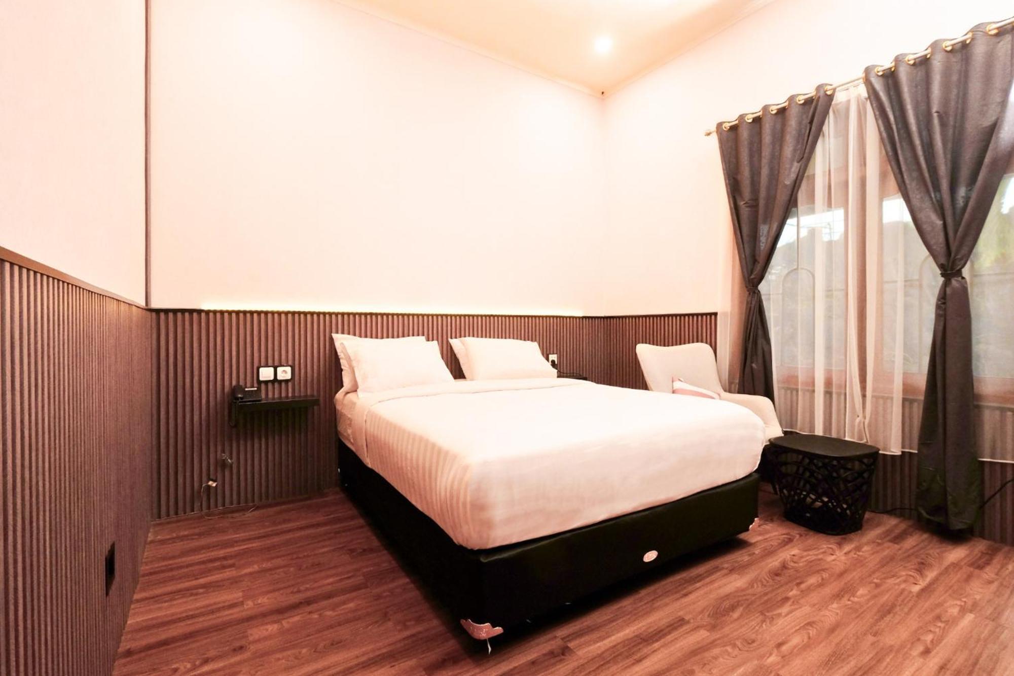 Berlian Abadi Hotel By Sinergi Баньюванги Экстерьер фото